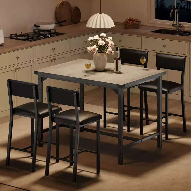Table et chaises pour quatre personnes ; repose-pieds ; table de bar