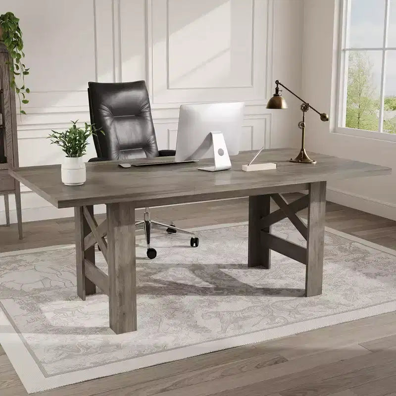 Longue table à manger de cuisine en bois ; 6 à 8 places.