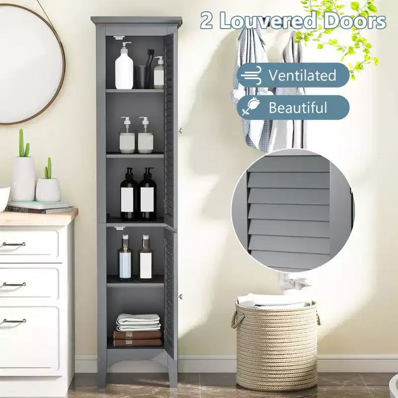 Meuble-lavabo de salle de bain avec deux portes persiennes et des étagères réglables.