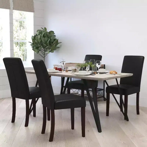 Chaise de prédicateur à dossier en similicuir noir, convenant aux cuisines, salles à manger et autres espaces similaires.