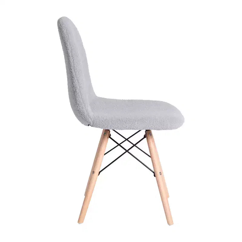 Fauteuil lounge en fausse peau de mouton avec pieds en hêtre